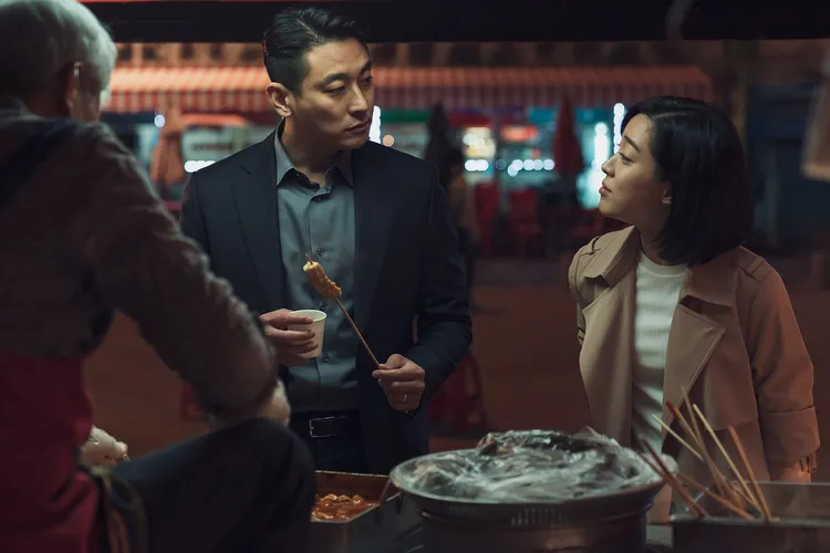 朱智勛（左）、崔聖恩戲裡一起追查綁架案。車庫娛樂提供