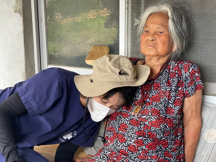 即使調來台東醫院，黃京葦仍舊思念島上居民的身體健康。黃京葦提供