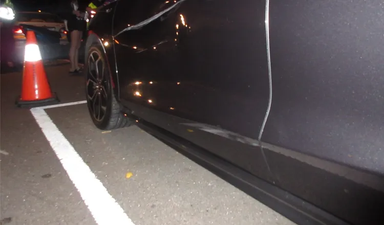 撞林姓里長騎機車撞擊的自小客車。民眾提供