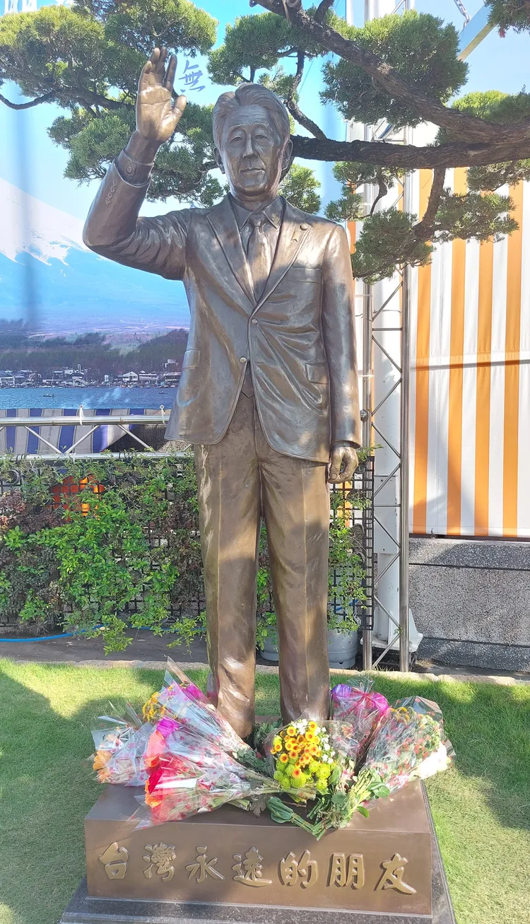 海安堂安倍銅像。凃建豐攝