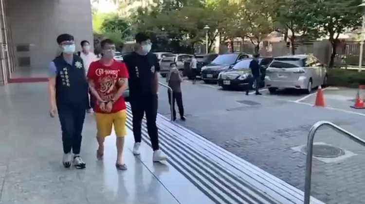 警方逮捕橫行新北蘆洲地區的林姓角頭。翻攝畫面