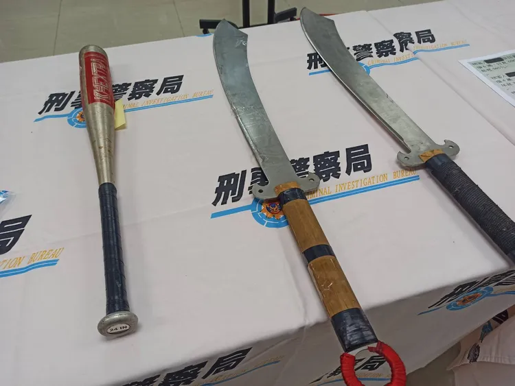 警方查扣的證物。翻攝畫面