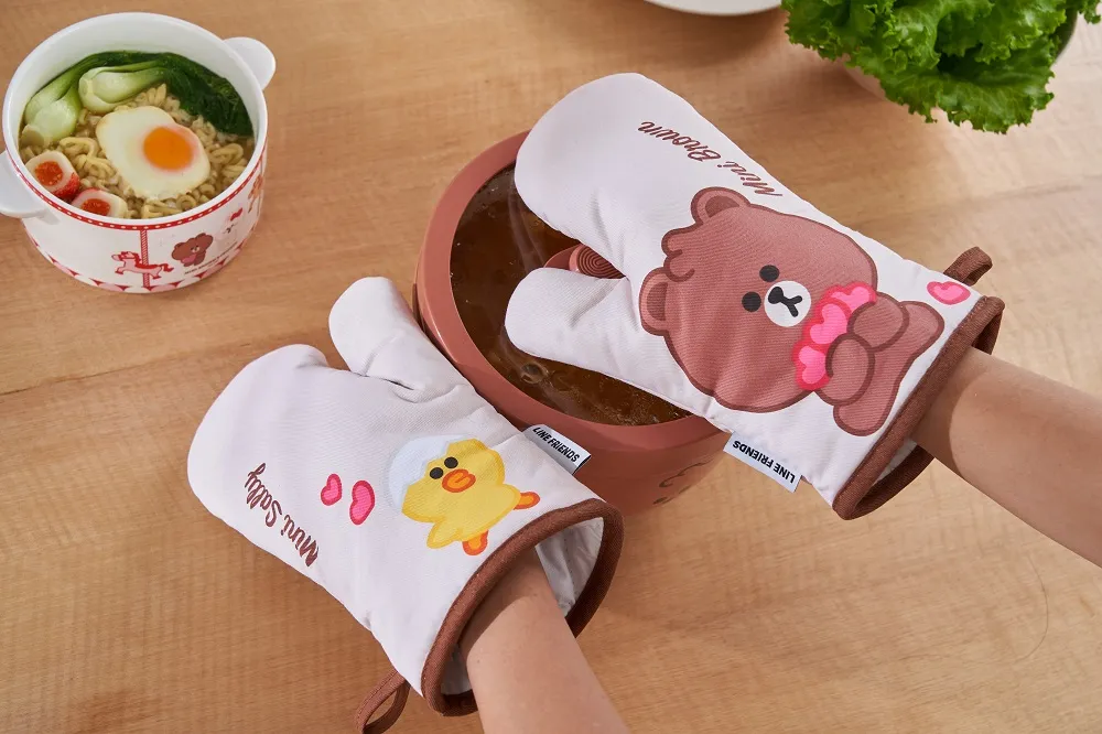 防滑隔热手套熊大/兔兔款，3生鲜积分+229元或500福利点+229元或200福利点+329元可换购。业者提供