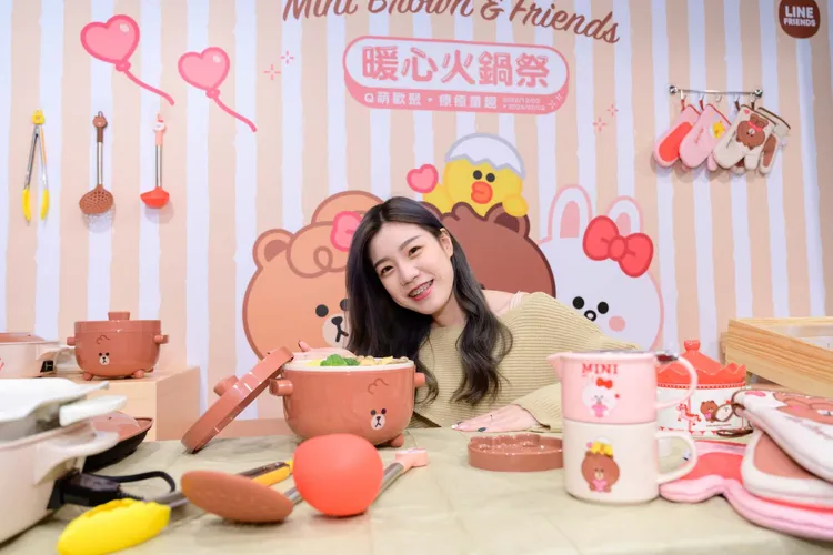 全联最新集点换购活动将于12/2开跑，共推出9款LINE FRIENDS的周边商品。业者提供