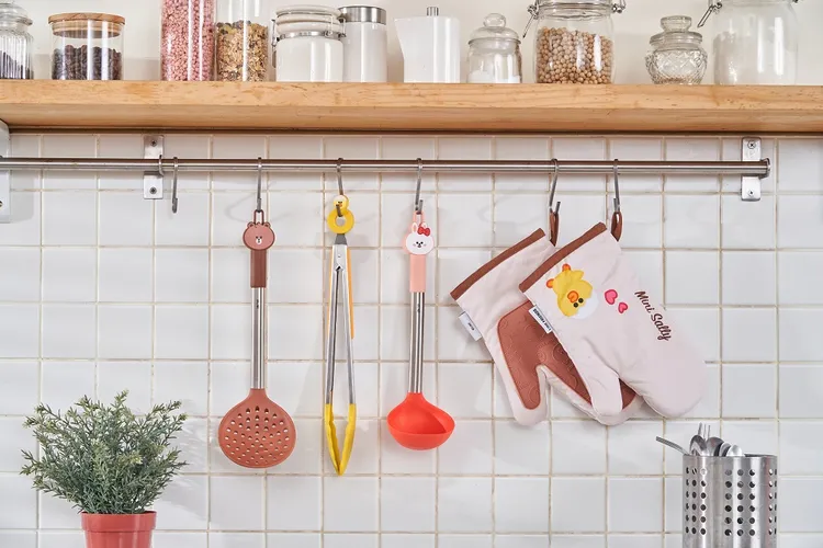 造型公仔廚具3件組，3生鮮積分+399元或500福利點+399元或200福利點+499元可換購。業者提供