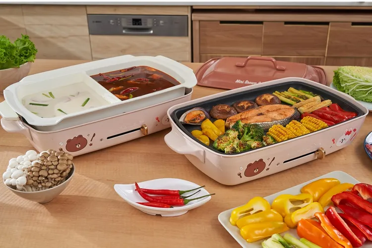 加大型多功能電烤盤家庭款，5生鮮積分+2999元或800福利點+2999元或500福利點3299元可換購。業者提供