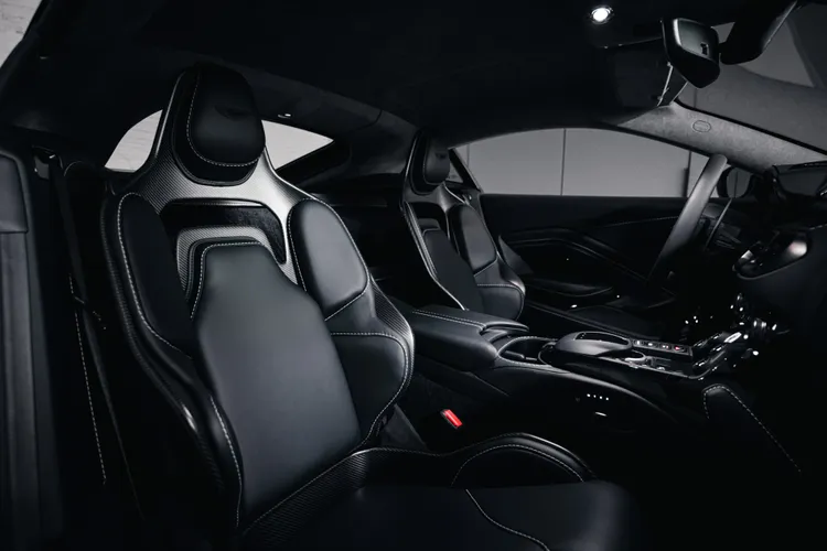 可選配全新碳纖維高性能跑車座椅。業者提供