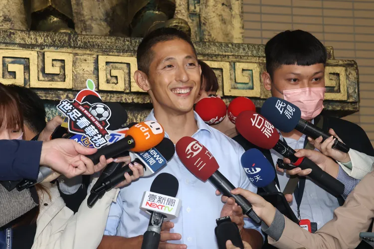 曾銘宗連酸吳怡農3次「中看不中用」。彭欣偉攝