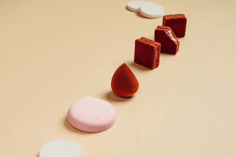 「2022限量聖誕聯名甜心禮」內含5款全新、獨家及經典商品。業者提供