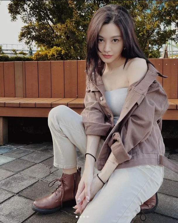 美妝系部落客陳佩佩經常在IG上分享生活美照。翻攝arialchenpeipei的IG