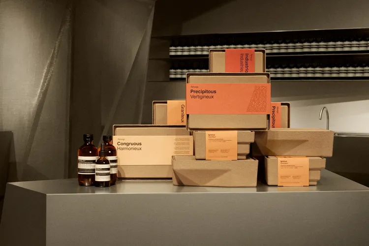 Aesop年度禮盒#城市藍圖，包含香芹籽潔面露、香芹籽抗氧化活膚調理液、香芹籽抗氧化高效精華，5700元。品牌提供