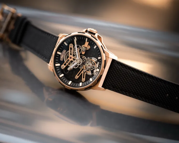 18K 5N紅金碳纖維飛行陀飛輪腕錶，限量18只，226萬8000元。品牌提供