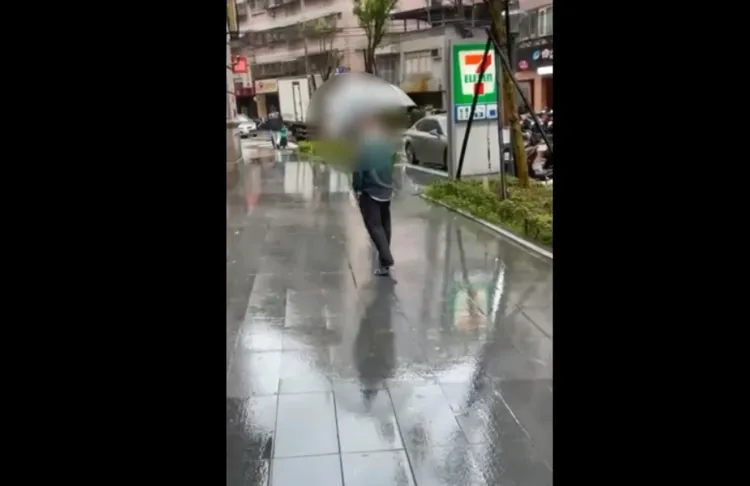 李男罵完髒話後離開。翻攝畫面