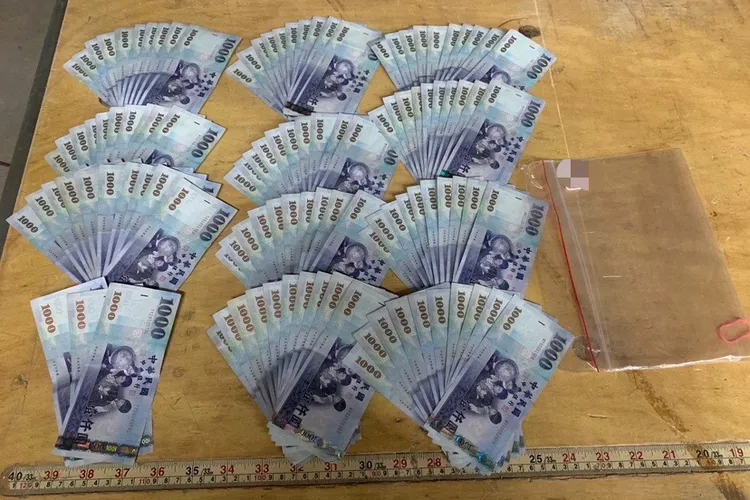 警方現場查扣賭資11萬3000元、抽頭金2萬1000元。讀者提供
