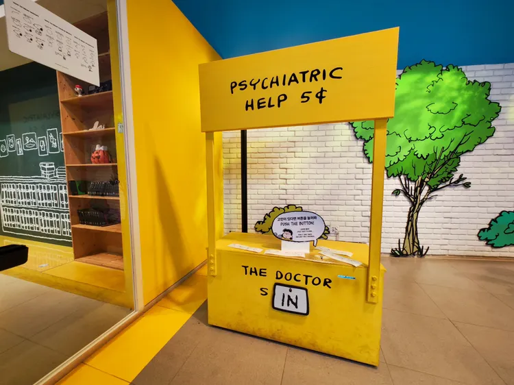 露西經營的心理諮詢小攤。田欣雲攝