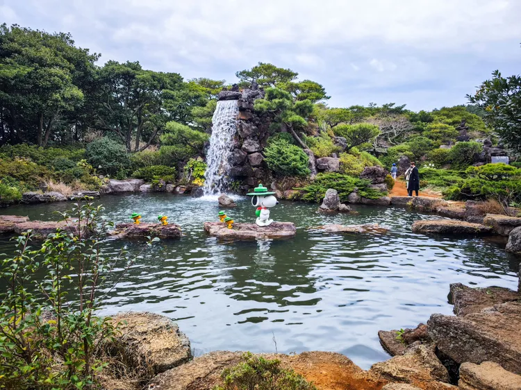 史努比、糊塗塌客組成的童子軍團。田欣雲攝