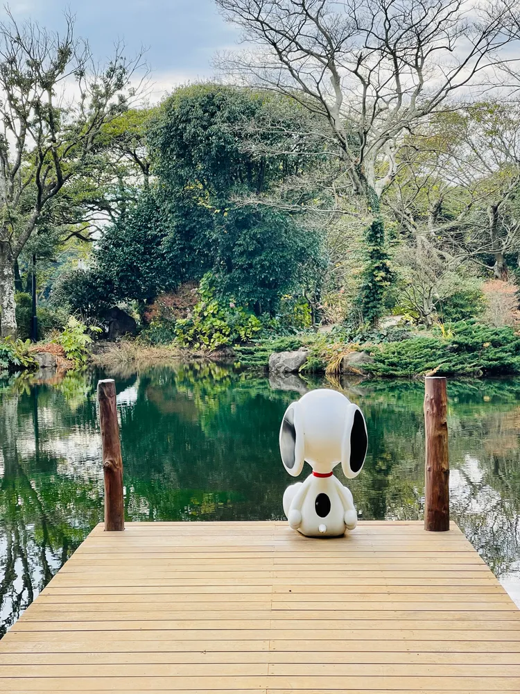 戶外庭園將《花生漫畫》劇情、角色融入地景。FB「凱西看韓國找맛집」提供