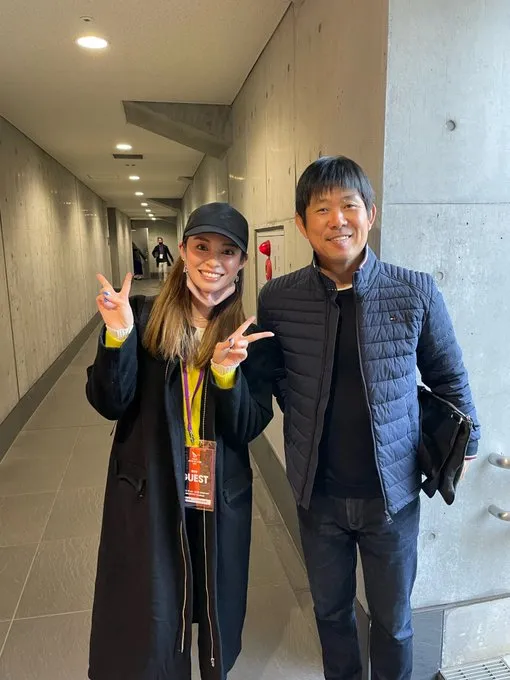 SHONO在推特上公開與日本隊教練森保一的合照。翻攝SHONO 推特/@SHONO_14