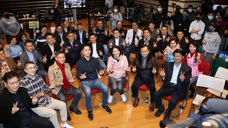 趙少康今天舉辦平安夜茶會，現場人滿為患，大量議員跟縣市長候選、當選人到場。葉志明攝