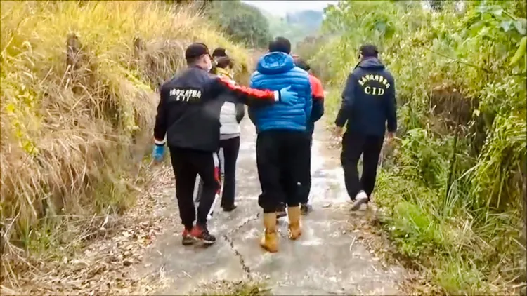 警方鎖定前男友（藍衣）涉重嫌。讀者提供