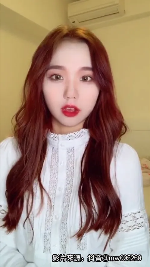 米娜完妝後成了一位大波浪女神。抖音 @mw005266 授權刊登