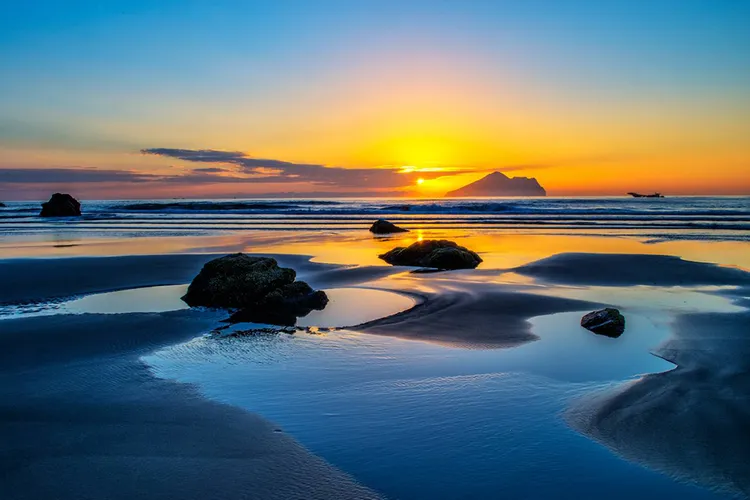 北部民眾，可到宜蘭外澳參加「東北角迎日出系列活動」。觀光局提供