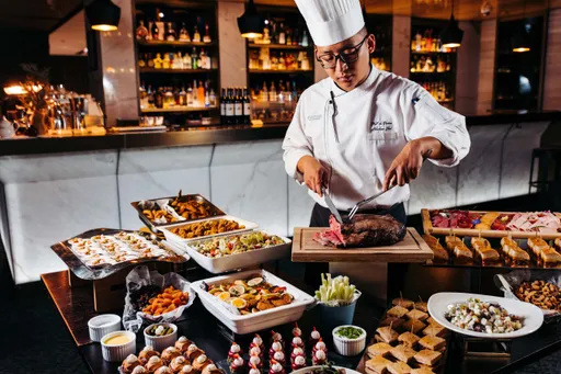 台北跨年派對這裡還有位!微醺無限暢飲 再享歐風自助餐、Live美聲獻唱