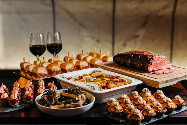 慕軒飯店推出「歲末夜未眠」自助晚餐。慕軒飯店提供