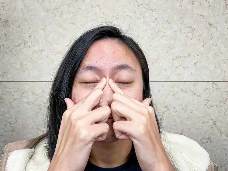 醫師建議可以每個穴位10秒、一次可輪流按3-5輪按摩。賴昀岫攝