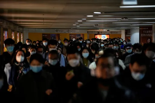 倉促放鬆防疫遇到農曆春運 金融時報:中國今冬恐百萬人死亡