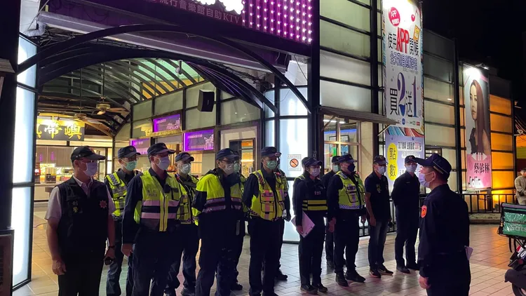 埔里分局執行威力掃蕩專案勤務，針對轄內各治安要點場所執行臨檢。民眾提供