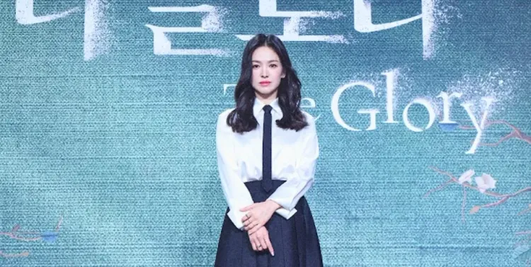 宋慧喬日前出席新劇《黑暗榮耀》記者會，漂亮到閃閃發光，但笑容卻很少。Netflix提供