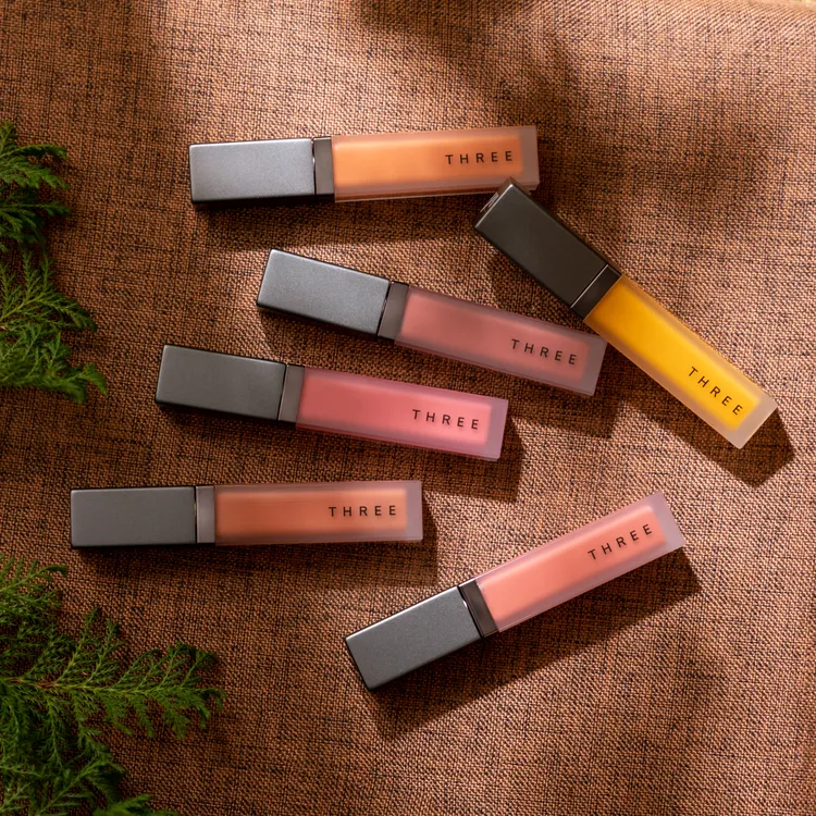 THREE魅光柔采唇漾，各1250元。品牌提供