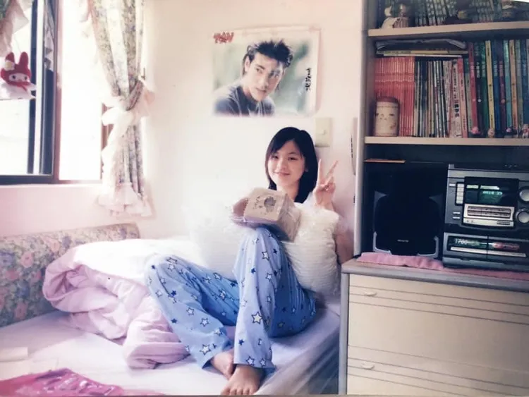 陳沂昨天也分享自己18歲時照片，表示自己一
直都長一樣。引自陳沂臉書