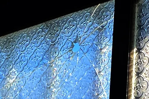 被爆槍擊！台南民進黨議員服務處警鈴響　窗戶驚見疑似彈孔