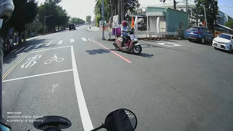 也有外送員為了搶快逆向行駛。田兆緯攝