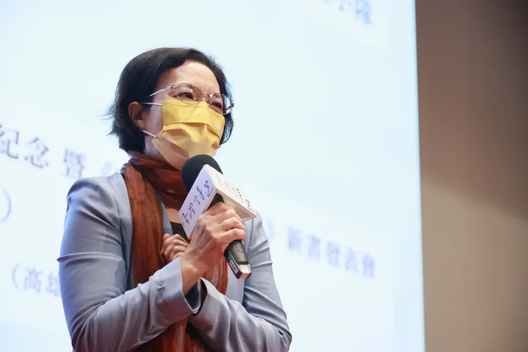 簡美玲表示，《臺灣詩選》40週年第一次離開台北到高雄舉辦新書發表，象徵高雄將有更多美好持續發生。文化局提供