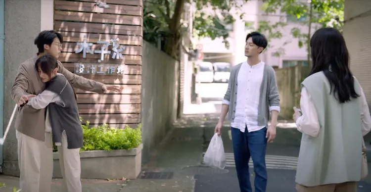 柯佳嬿雙角色與許光漢、施柏宇同框畫面超難拍。車庫娛樂、三鳳製作提供