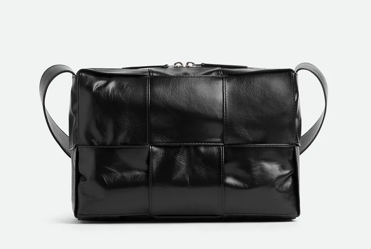 2023農曆年限定系列Arco Cassette紙質牛皮編織皮革肩背包，9萬5400元。品牌提供