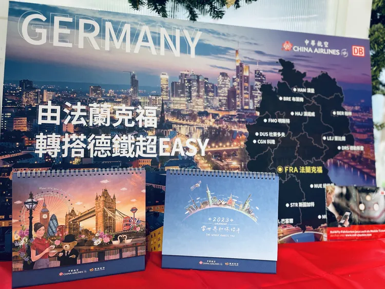 凡購買聖誕樂透票券就可參加抽獎活動，有機會拿到華航2023年最新桌曆。華航提供