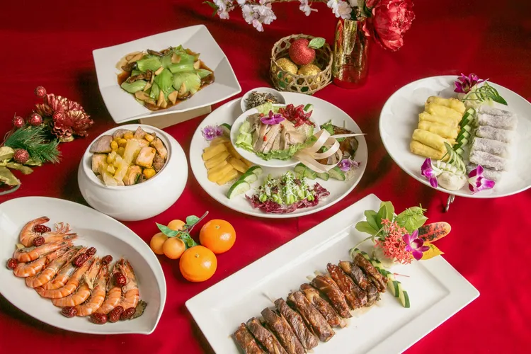 知本老爺酒店則結合在地特色，推出春節限定的「新春團圓宴」每桌9,800元起。業者提供