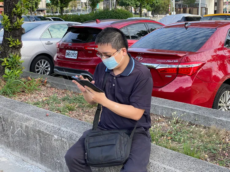 肇事休旅車駕駛劉男說安全氣囊爆開，擋住他視線才發生車禍，但又改口說自己也不清楚怎發生的。張喆喜攝