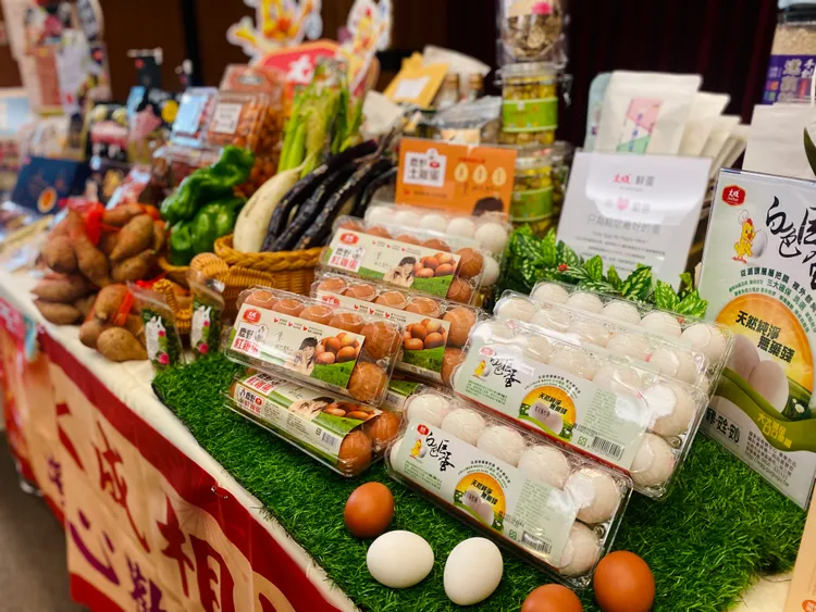 好時光市集蒐集130攤優質農特產品。王志弘攝