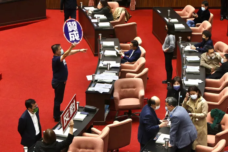 立法院會今討論今年度中央政府總預算案附屬單位預算營業及非營業部分，亦即國營事業預算和基金。林林攝