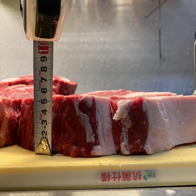 一片厚度約5.5公分。「Costco好市多 商品經驗老實說」