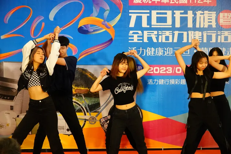 元旦升旗典禮當天，縣府將安排宜蘭高商學生表演活力舞蹈及儀隊表演。林泊志攝