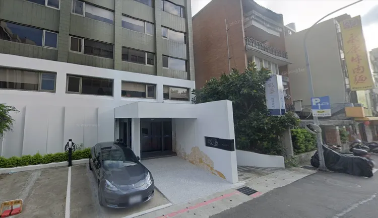 永康東門商圈住宅預售新案，單價普遍要150萬以上。翻攝googlemap