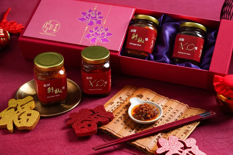 歷年熱賣「醉月雙醬禮盒」升級開賣，每組1088元，亦提供無包裝的單瓶販售。台南遠東香格里拉提供