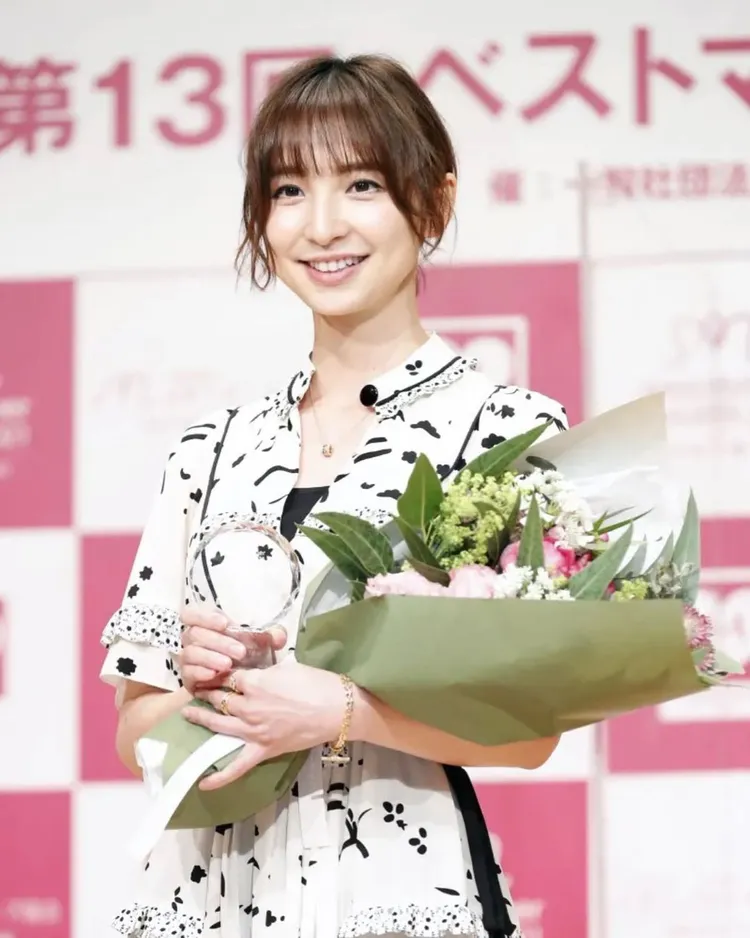 篠田麻里子去年獲頒最佳母親獎。翻攝篠田麻里子IG