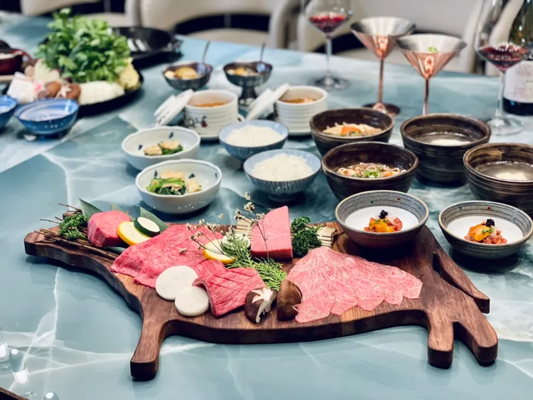 令和元年雙人燒肉套餐售價8800元。曾仲葳攝